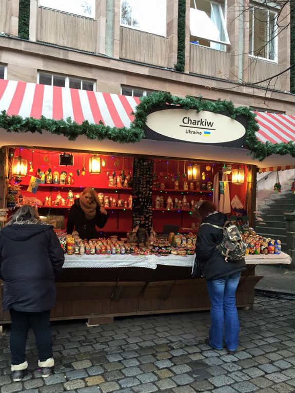 Харків на різдвяному ярмарку в Нюрнбергзі торгує матрьошками - фото 1