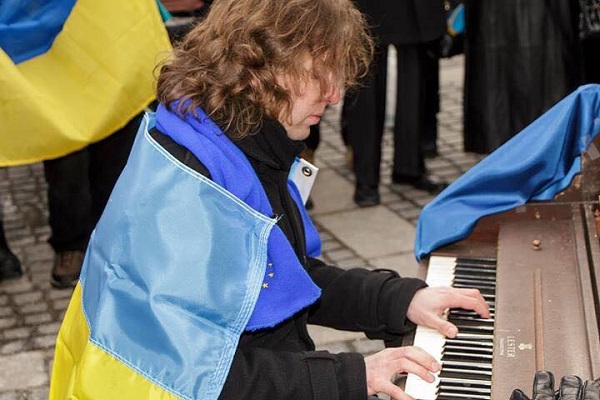 Український піаніст у Нью-Йорку пікетує концерти Гергіева та Нетребко та збирає кошти для воїнів АТО - фото 3