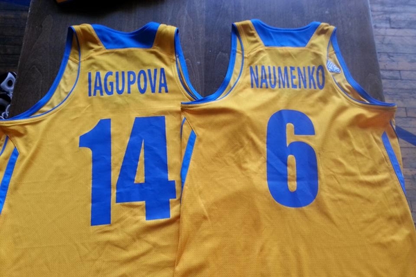 Українські баскетболістки організували благодійний аукціон - фото 1