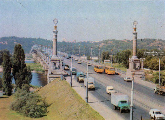 Як виглядали столичні мости без заторів 40 років тому  - фото 1