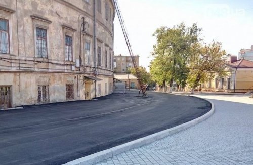 До приїзду Петра Порошенка в Одесі скрізь латали дороги та трохи перестаралися - фото 1