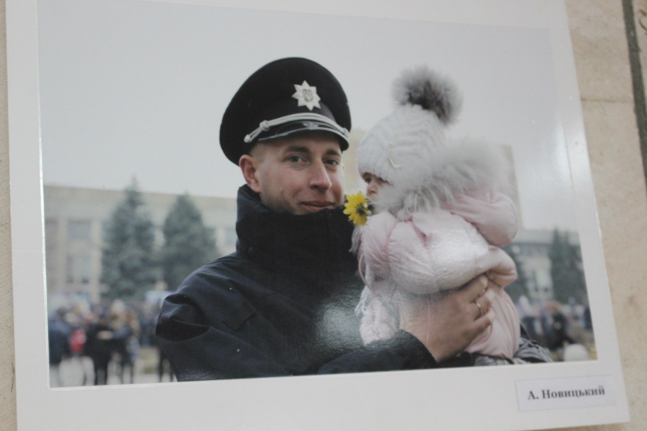 100 днів роботи: миколаївці показали на фото, як працює у місті патрульна поліція