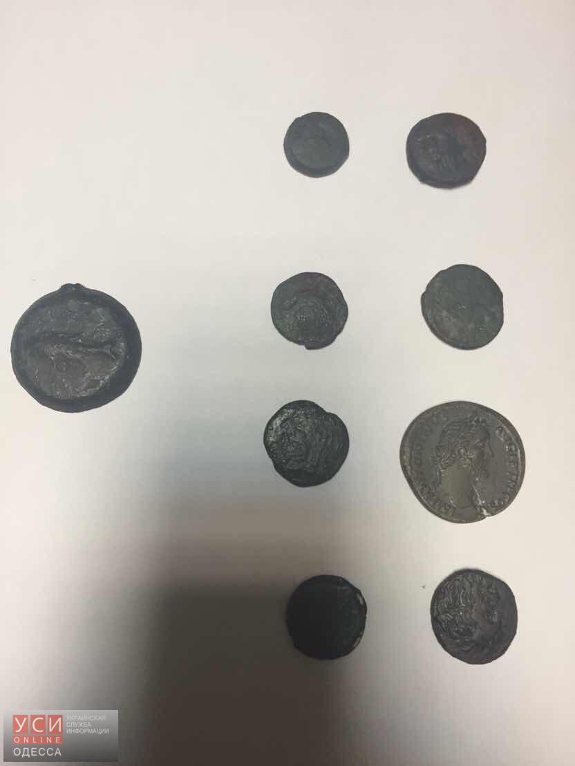 З Одеси намагалися вивезти старовинні монети - фото 2