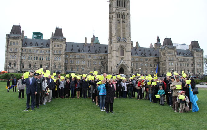 У Канаді флешмобом вшанували пам'ять жертв депортації кримських татар - фото 3