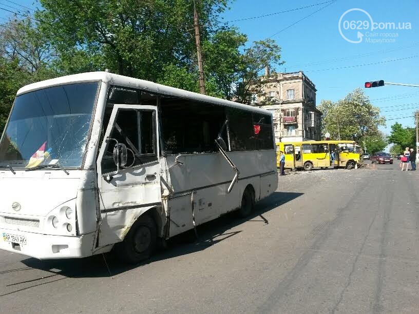 У Маріуполі маршрутка зіткнулась із військовим автобусом: 12 постраждалих (ФОТО) - фото 6