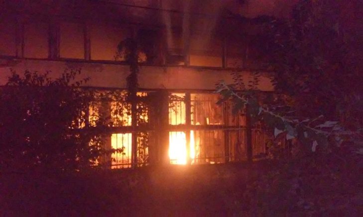 В Ужгороді масштабна пожежа - горить завод - фото 1