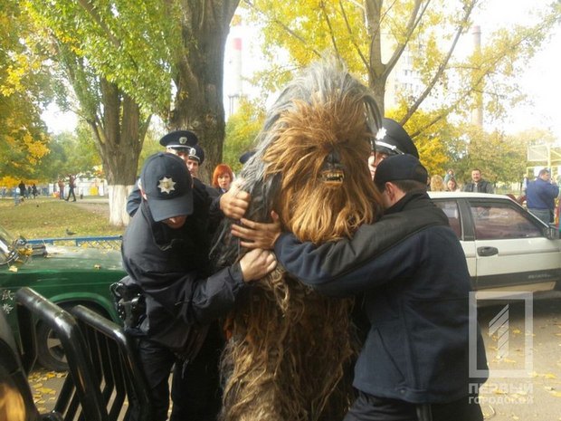 В Одесі біля виборчої дільниці затримали Чубаку - фото 3