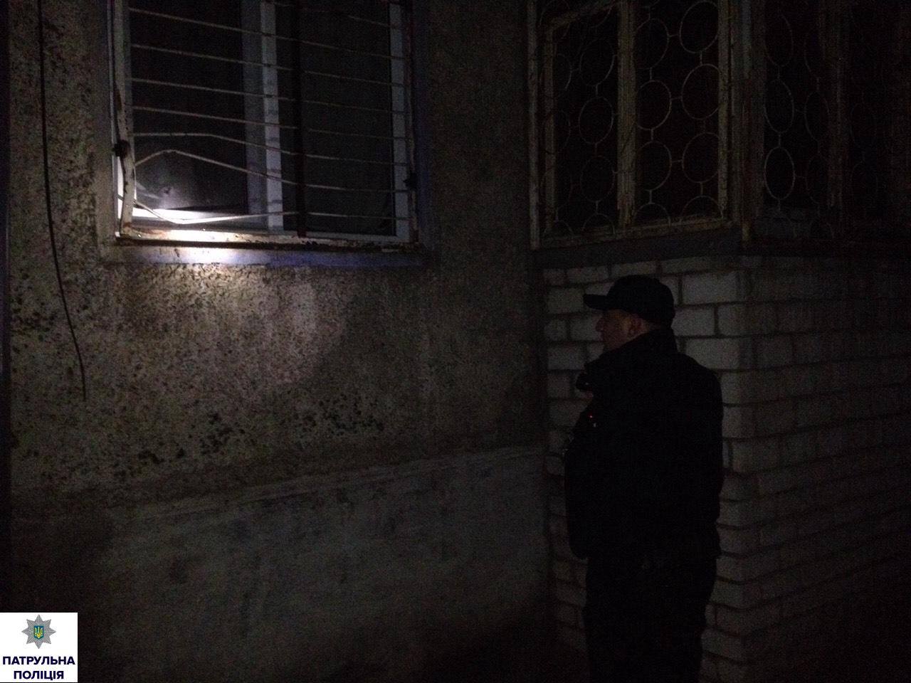 На двох вісім судимостей: у Миколаєві затримали грабіжників квартири