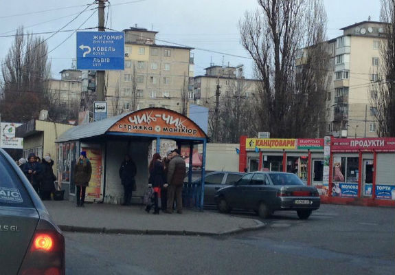У Києві на автобусній зупинці можна підстригтися і зробити манікюр - фото 1 У Києві на автобусній зупинці можна підстригтися і зробити манікюр - фото 1