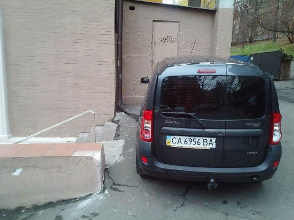 У Києві водій з Черкас став переможцем конкурсу "Паркуюсь, як жлоб" - фото 2