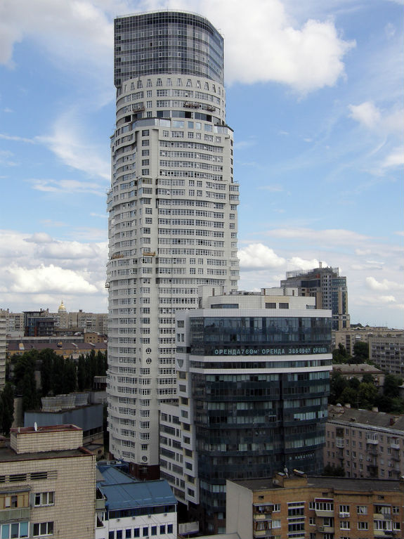 Кияни збирають підписи за демонтаж найвищої будівлі України - фото 1