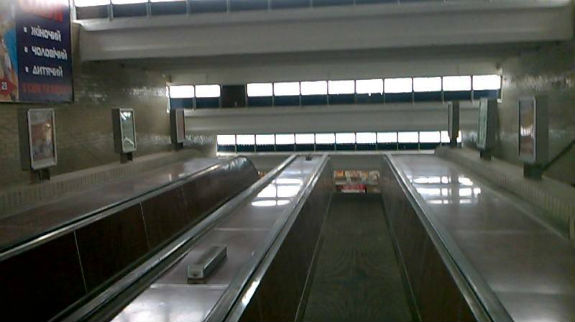 На залізничному вокзалі вже два місяці не працює ескалатор  - фото 3