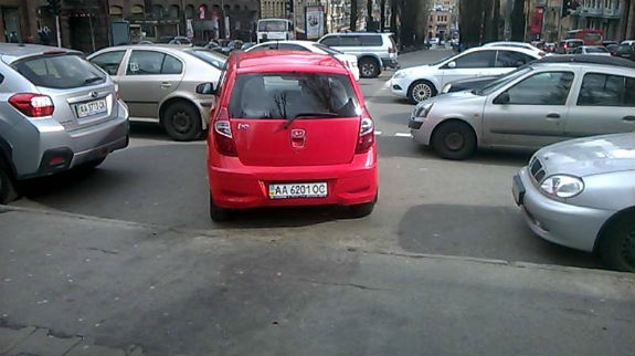 У Києві водій жіночого автомобіля переміг у конкурсі "Королева жлобської парковки" - фото 3