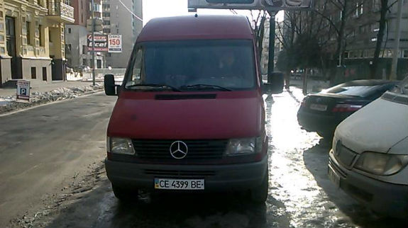 У Києві водій мікроавтобусу став лауреатом конкурсу "Паркуюсь, як дегенерат"  - фото 1