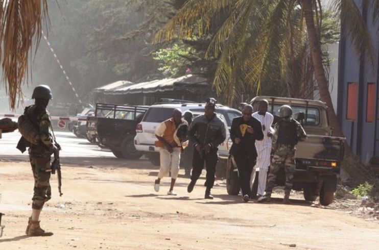 Антитерористична операція в Малі: що відбувається біля захопленого готелю - фото 1