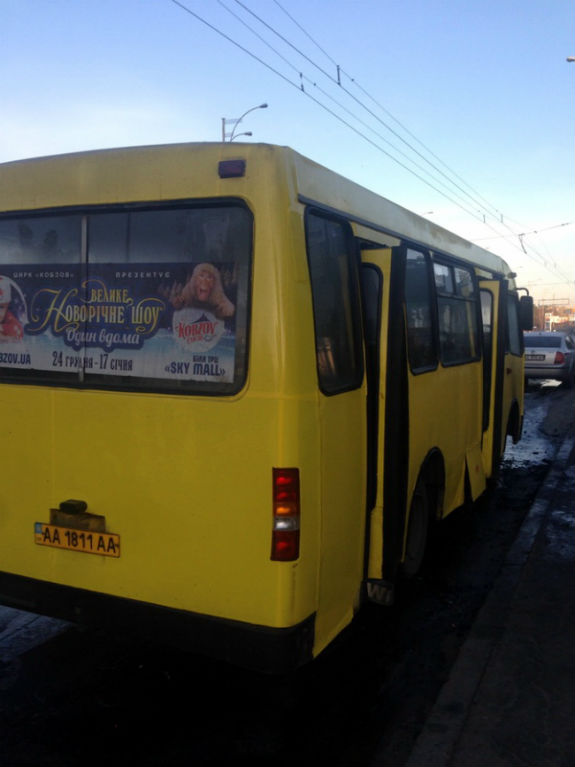 У Києві палала маршрутка з людьми  - фото 1