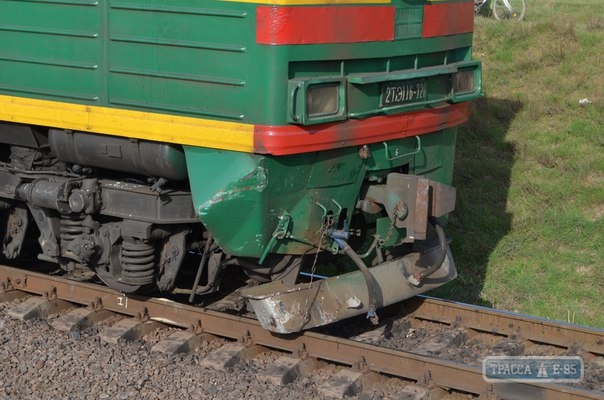 На Одещині автомобіль з чотирма пасажирами потрапив під колеса поїзда (ФОТО) - фото 2