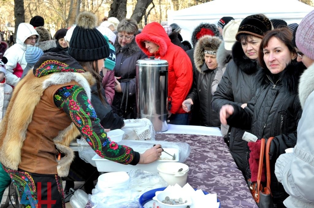 Поки весь світ вшановував жертв Голодомору, в окупованому Донецьку влаштували фестиваль їжі - фото 12