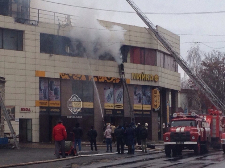 У центрі Одеси палає нічний клуб "Вогні" - фото 5