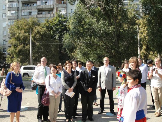 Посол Японії відвідав школи Слов'янська. які фінансує Японія і організація ООН UNICEF - фото 1