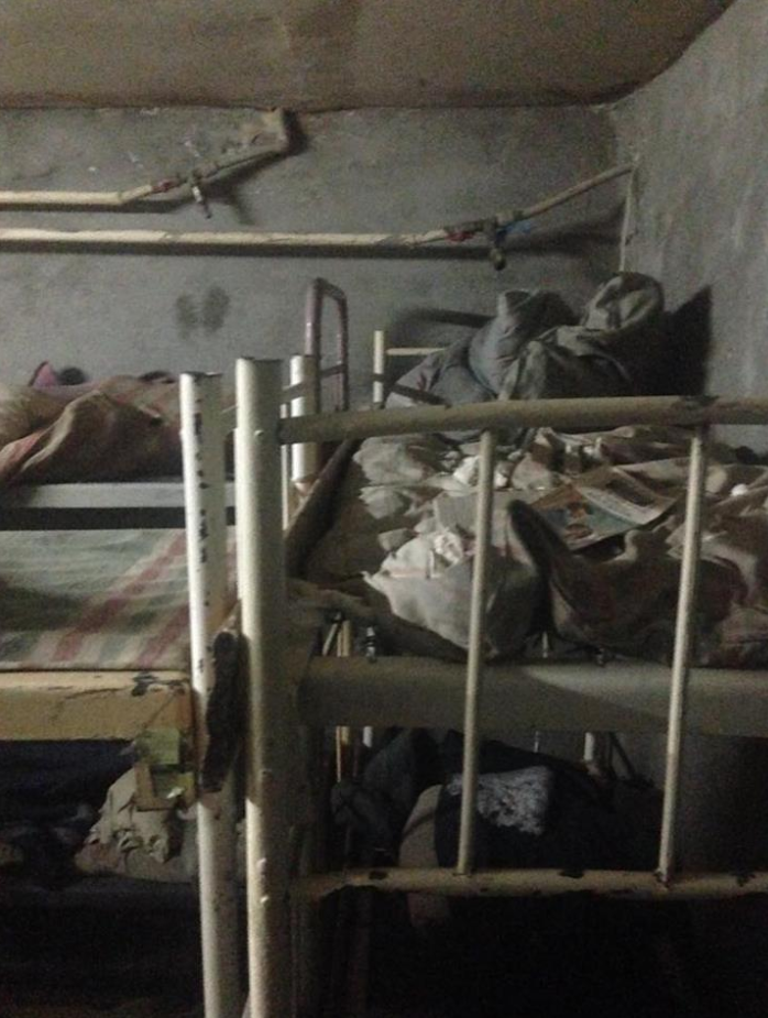 З'явилися фото підвалу для полонених в окупованому Луганську - фото 1