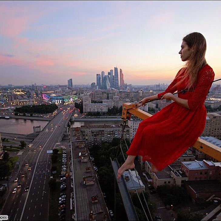 Завжди на висоті: Як 23-річна дівчина робить найнебезпечніші селфі в світі - фото 2