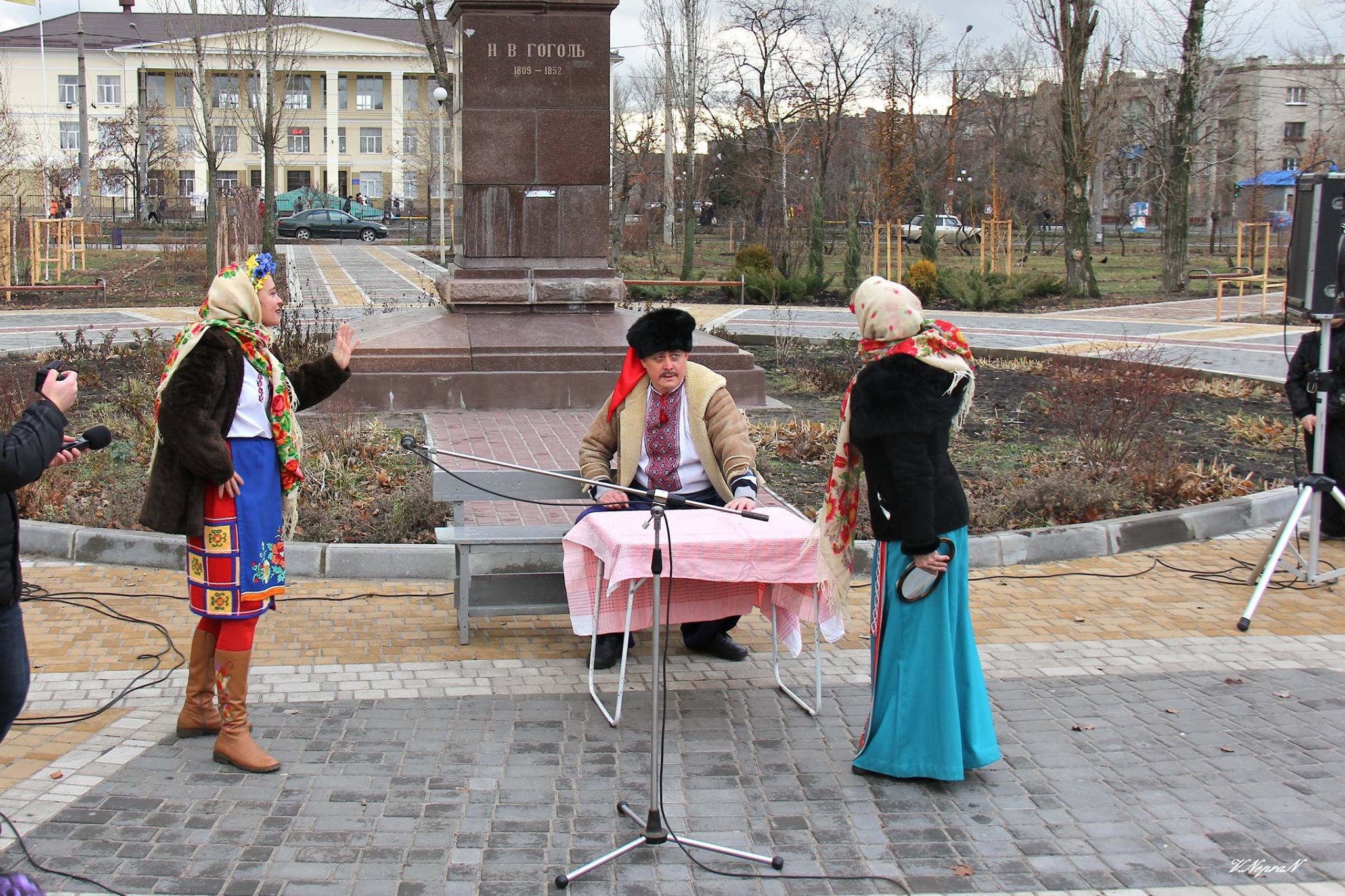 У Сєвєродонецьку зіграли "Ніч перед Різдвом" Гоголя просто неба (ФОТО) - фото 4