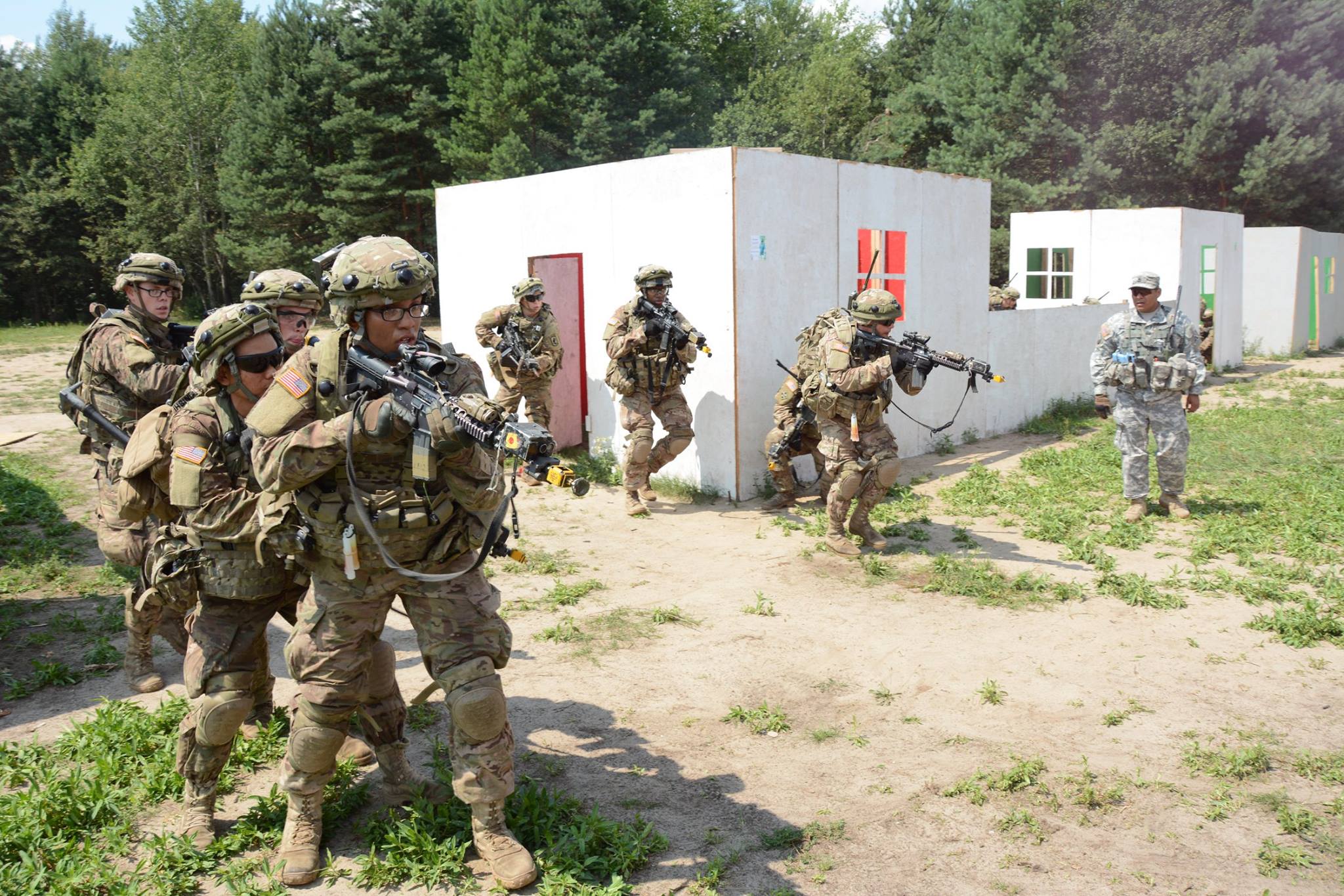 Військові із США захопили селище на Львівщині - фото 2