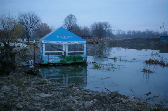 Парк "Дружби народів" у Києві перетворився на свинарник  - фото 1
