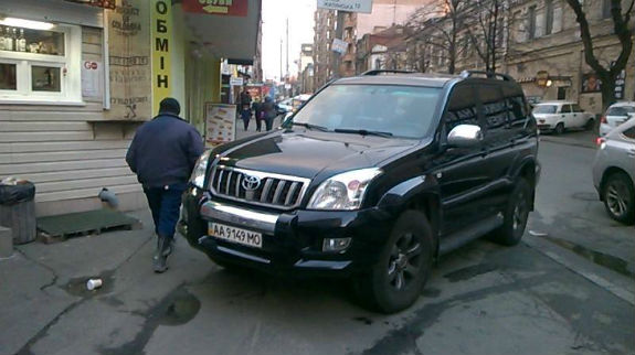 У столиці водій джипу став володарем призу "Паркуюс, як хамло" - фото 1