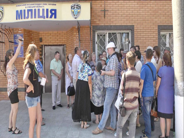 Жителі Сумщини звинувачують міліцію в продажі самогону та кришуванні злочинців (ФОТОФАКТ) - фото 2