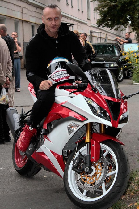Репер Ларсон постраждав на мотоциклі у ДТП - фото 4