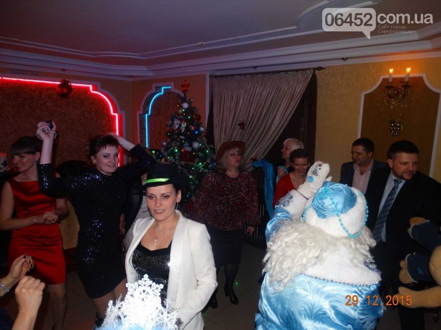 У мережу виклали фото царських бенкетів верхівки "ЛНР": алкоголь і танці з дівками - фото 2