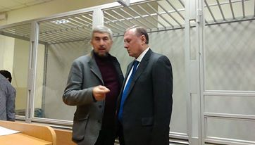 Єфремов у суді жаліється, що не може виїхати закордон - фото 2