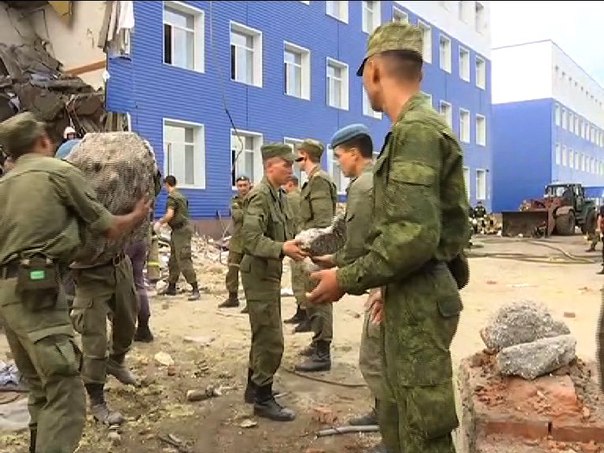 Обвал казарми у російському Омську: Загинули 12 військових - фото 6