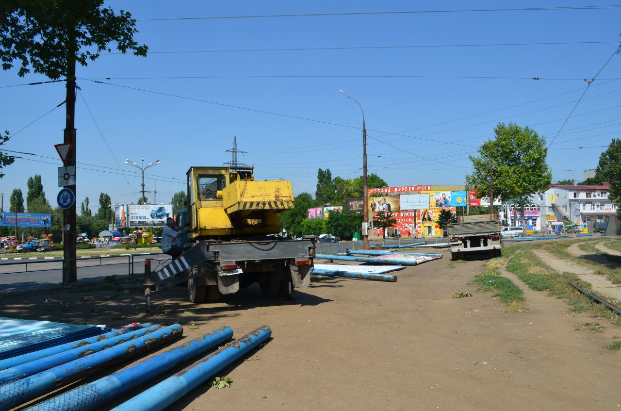 У Миколаєві демонтували всі "пеліпіпасівськ" борди біля автовокзала