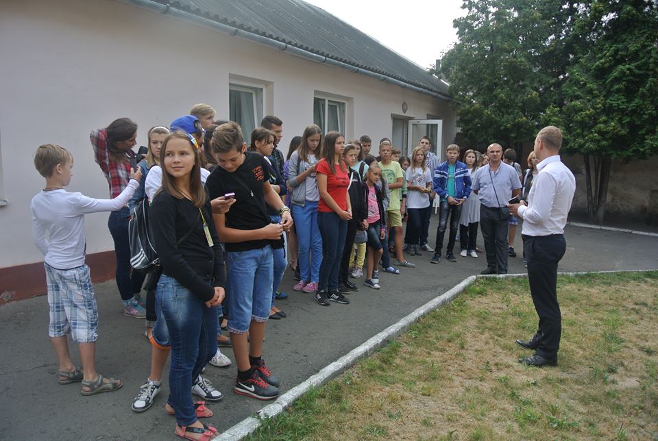 Маріупольські школярі відзначають День Незалежності у Львові - фото 2