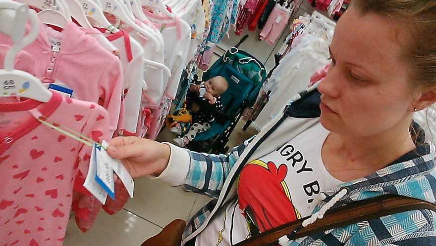 Росіянка з селфі-палкою показала, як насправді виглядає день матусі - фото 9 Росіянка з селфі-палкою показала, як насправді виглядає день матусі - фото 9