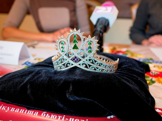 В Ужгороді презентували корону майбутньої "Міс Закарпаття" - фото 1