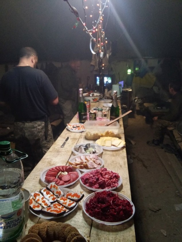 Як закарпатські військові святкували Новий рік у зоні АТО - фото 1