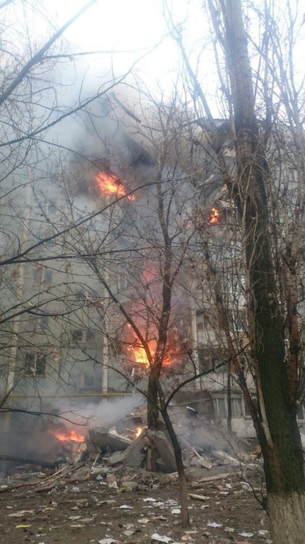У Волгограді після вибуху обвалилися 36 квартир: будинок у вогні (ФОТО) - фото 1