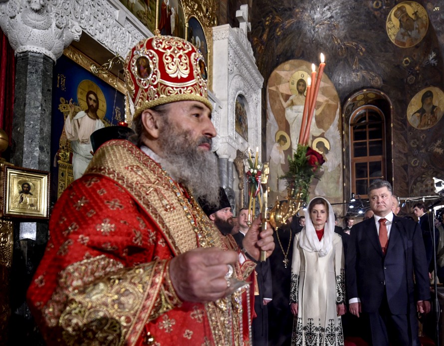 Президентське подружжя у Великодню ніч помолилося за Україну - фото 7
