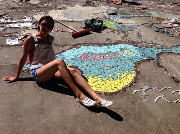 Кияни виклали величезну карту України з мозаїки (ФОТО) - фото 1