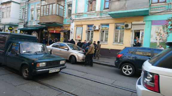 У Києві спецслужби влаштувал "бойовик" прямо на вулиці   - фото 2