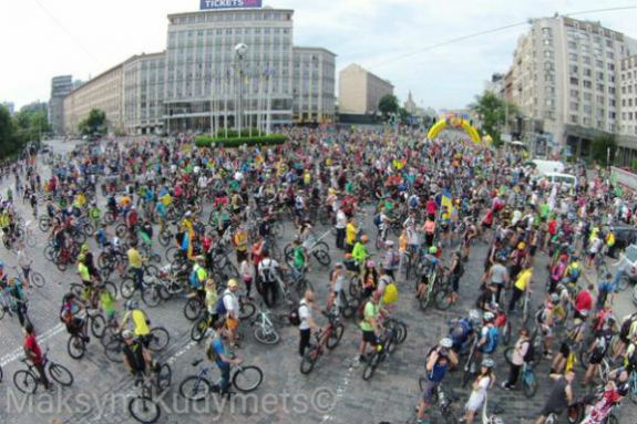 Сотні велосипедистів зібралися у центрі Києва для марафону - фото 1