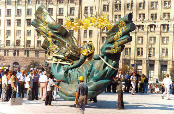 24 роки тому на Майдані Незалежності демонтували Леніна - фото 10