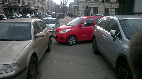 У Києві водій жіночого автомобіля переміг у конкурсі "Королева жлобської парковки" - фото 1