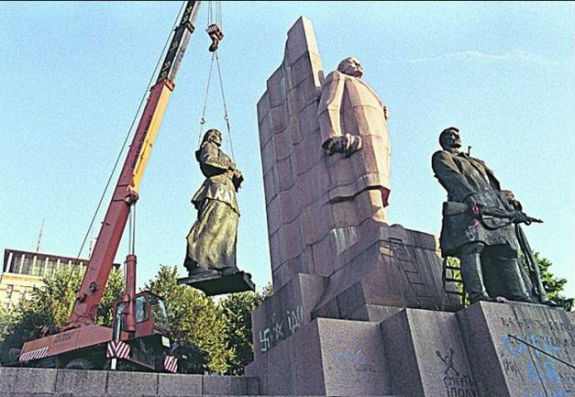 24 роки тому на Майдані Незалежності демонтували Леніна - фото 6