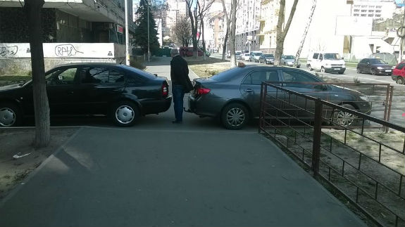 Столичний таксист став лауреатом премії «Паркуюсь, як мудак» - фото 1