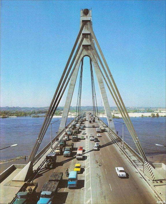 Як виглядав Московський міст у Києві майже 40 років тому  - фото 1